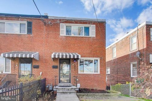 5864 Eastern Ave Ne, WASHINGTON, DC, 20011-2721 | Card Image