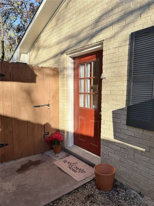 b-210 University Ave, Waxahachie, TX, 75165-2350 | Card Image