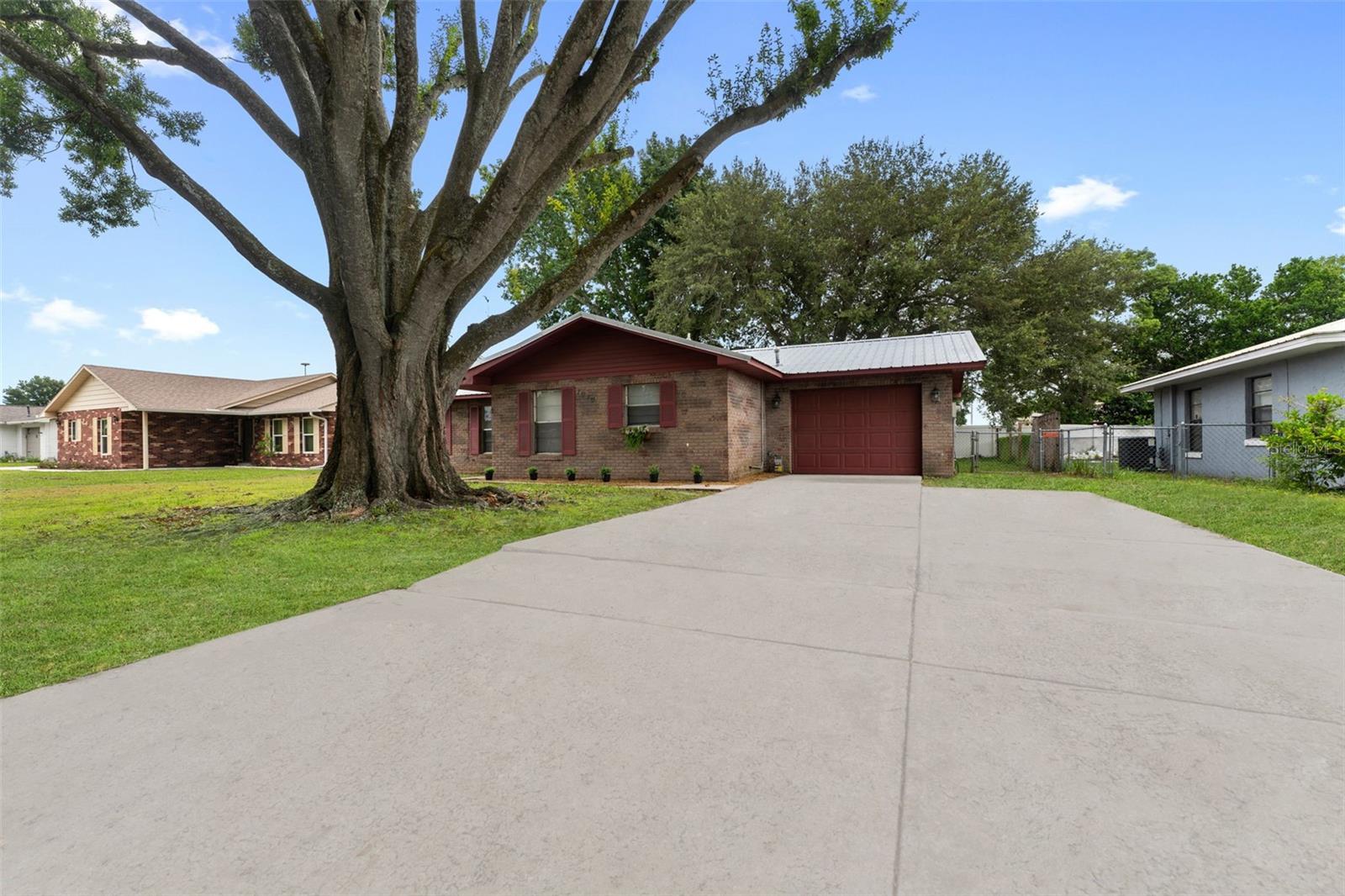 11th St, Eagle Lake, FL 33839