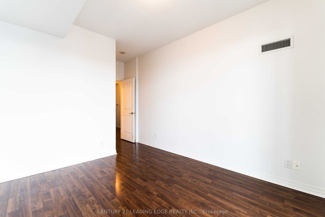 1802 - 30 Herons Hill Way, Condo with 2 bedrooms, 1 bathrooms and null parking in North York ON | Image 4