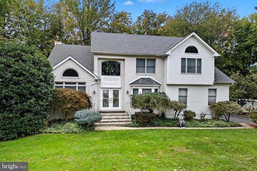 2 Guinevere Rd, Monroe Township, NJ, 08831-8666 | Card Image