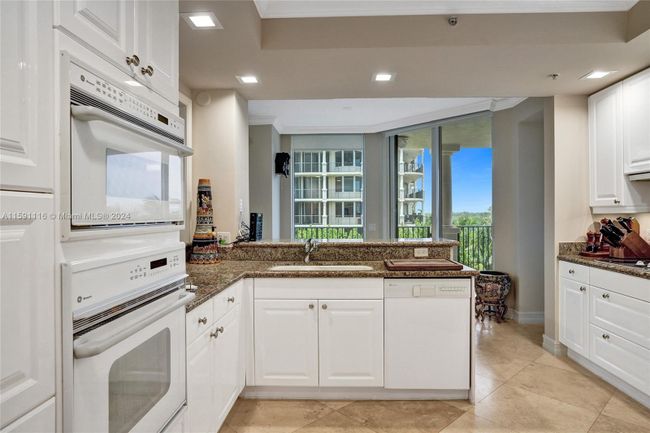 401 - 13627 Deering Bay Dr, Condo with 3 bedrooms, 3 bathrooms and null parking in Coral Gables FL | Image 13