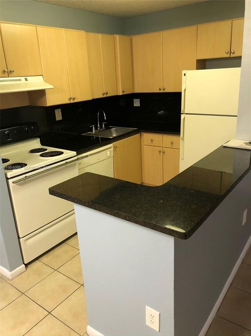 apt-209-7130 Nw 179th St, Hialeah, FL, 33015-5467 | Card Image