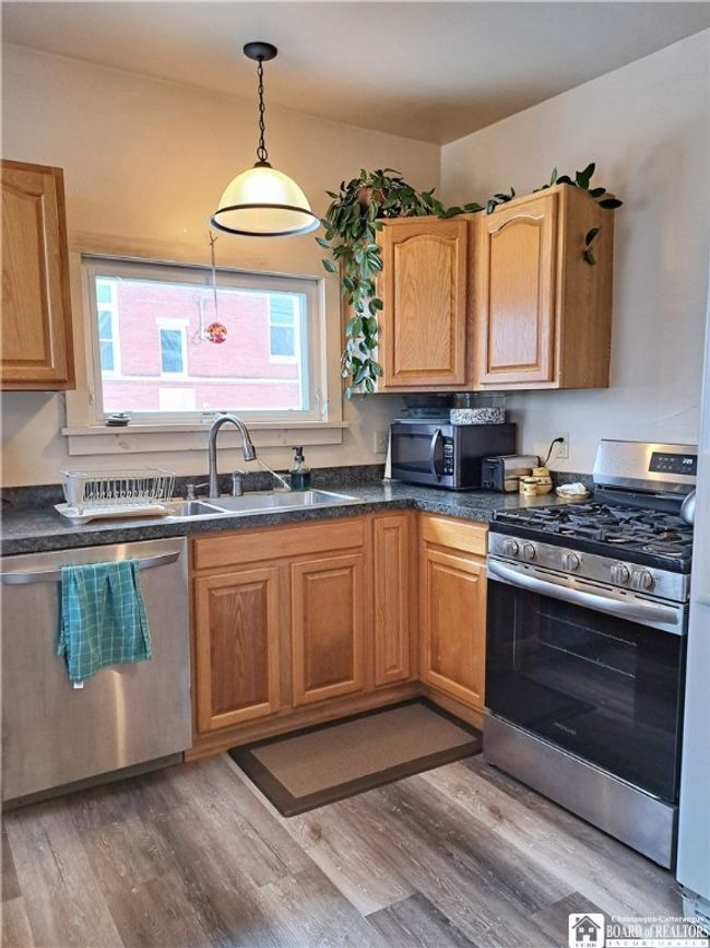 Lower Apartment - Kitchen | Image 28