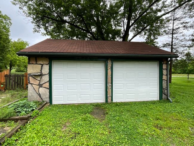 2 Car Garage | Image 5