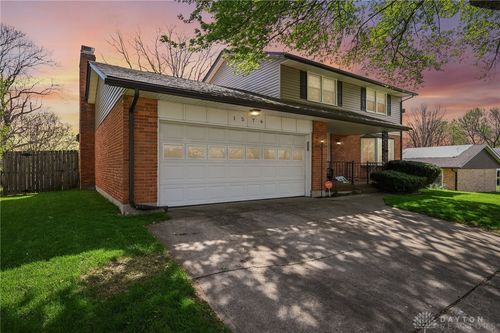 1576 Burchwood Dr, Fairborn, OH, 45324-4043 | Card Image