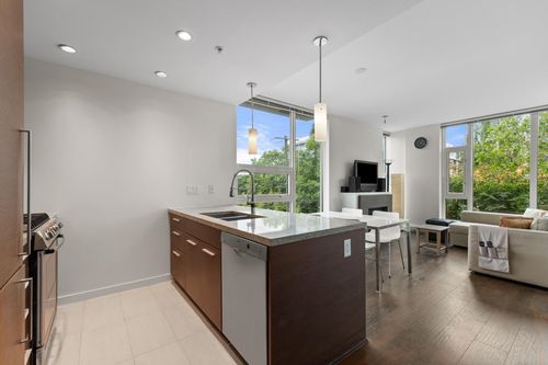 302-2528 Maple St, Vancouver, BC, V6J0B5 | Card Image