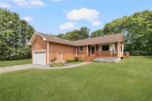 4 Wabasso Ter, Middletown, RI, 02842-5242 | Card Image