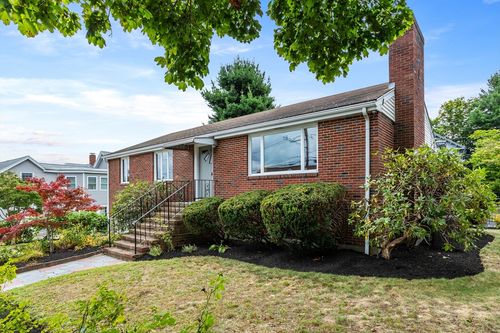 30 Gardner St, Newton, MA, 02458-1505 | Card Image