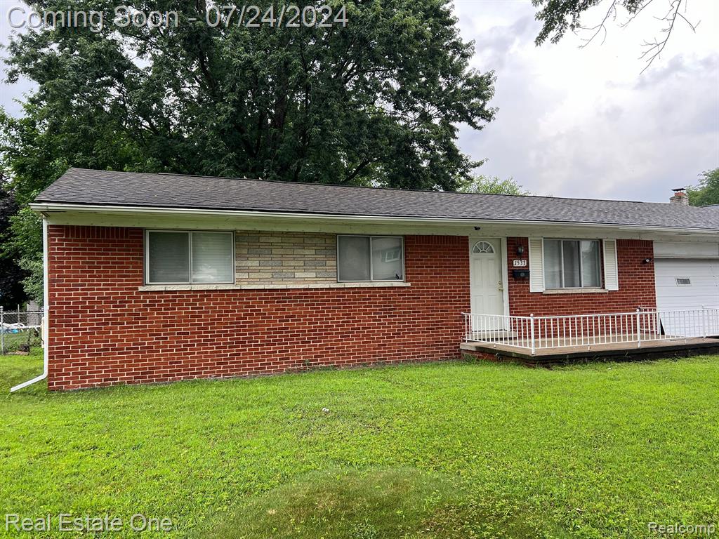Dowling St, Westland, MI 48186