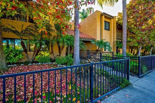 unit-204-1506 E 4th St, Long Beach, CA, 90802-1864 | Card Image