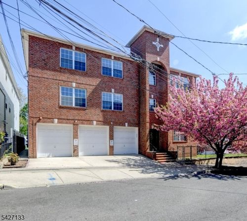 15 Oraton St, Newark, NJ, 07104-4022 | Card Image