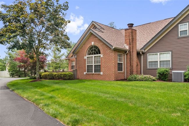 6422 Jefferson Pointe Cir, Condo with 2 bedrooms, 3 bathrooms and 2 parking in Jefferson Hills PA | Image 4