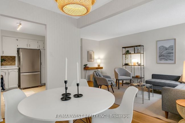 81 - 60 Hanson Rd, Condo with 3 bedrooms, 3 bathrooms and 1 parking in Mississauga ON | Image 6