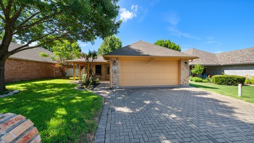 111 Sunglow Loop, Red Oak, TX, 75154-2494 | Card Image