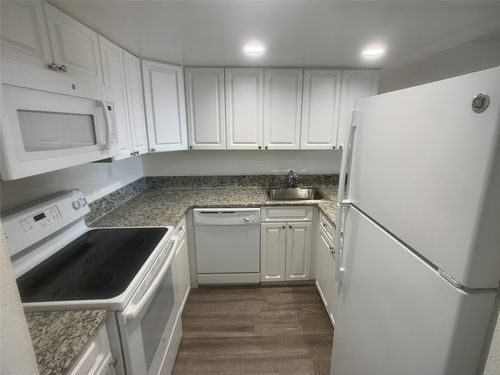 3-106-19455 Ne 10 Avenue, North Miami Beach, FL, 33179 | Card Image