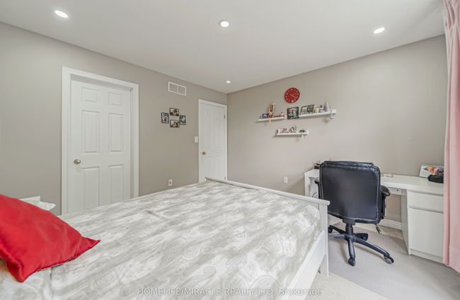 93 Lynch Cir, House attached with 4 bedrooms, 4 bathrooms and 2 parking in Guelph ON | Image 31