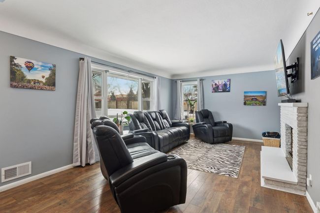 Large main living space | Image 4