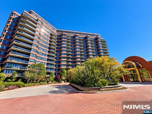 100 Carlyle Dr, Cliffside Park, NJ, 07010-3501 | Card Image