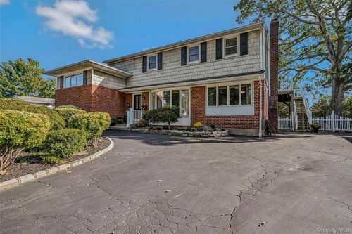 14 Genesee Dr, Commack, NY, 11725-4043 | Card Image