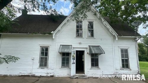 221 2nd Ave E, Andalusia, IL, 61232-9010 | Card Image