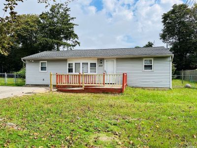 559 Taylor Avenue, House other with 3 bedrooms, 1 bathrooms and null parking in East Patchogue NY | Image 1