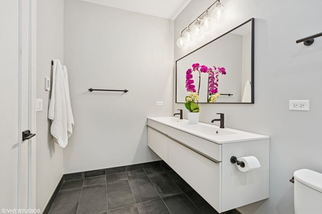 Dual vanity sink | Image 13