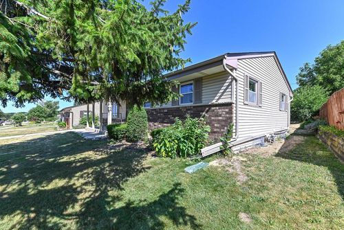 1220 Lakeview Avenue, SOUTH MILWAUKEE, WI, 53172 | Card Image