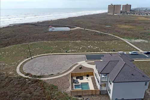 6501 Villa Castellon Dr, Port Aransas, TX, 78373-4258 | Card Image