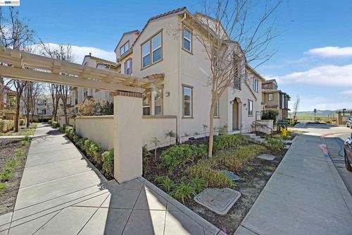 5216 Fioli Loop, San Ramon, CA, 94582-6011 | Card Image