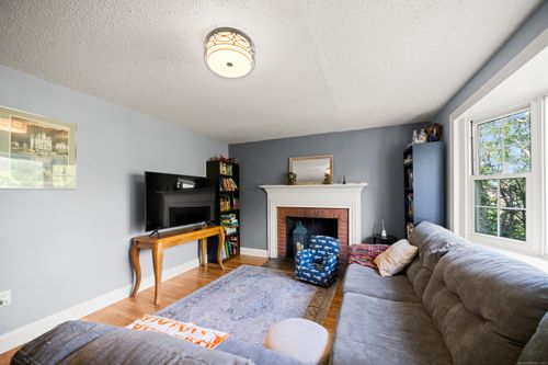 157 Henry St, Windsor, CT, 06095-3435 | Card Image