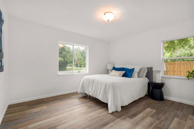 1604 Ne 7 Th St, House other with 5 bedrooms, 3 bathrooms and null parking in Gainesville FL | Image 10