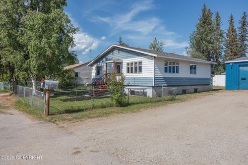 812 Andrew St, Fairbanks, AK, 99701-1585 | Card Image