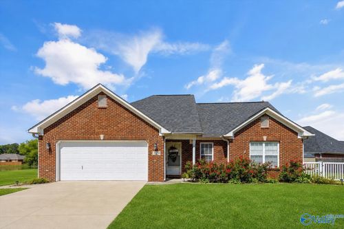 229 Chestnut Oak Cir, Owens Cross Roads, AL, 35763-8528 | Card Image