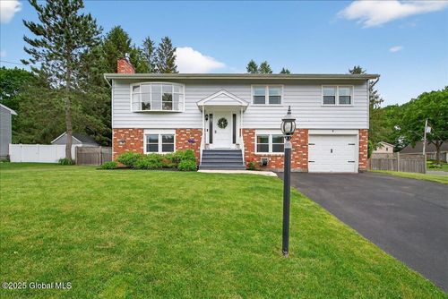 8 Scott Pl, Schenectady, NY, 12309-2018 | Card Image