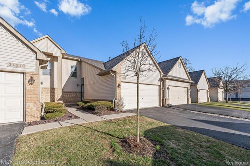 24530 Pineview St, Oak Park, MI, 48237-1882 | Card Image