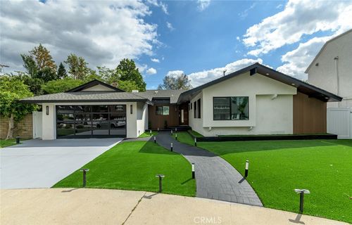 19806 Needles St, Chatsworth, CA, 91311-5622 | Card Image