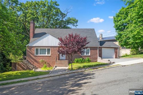 553 Ray Ave, Ridgefield, NJ, 07657-1943 | Card Image