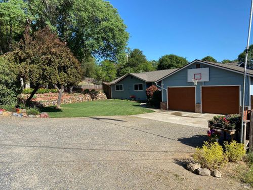 1725 E Madrone Dr, Ukiah, CA, 95482-5258 | Card Image