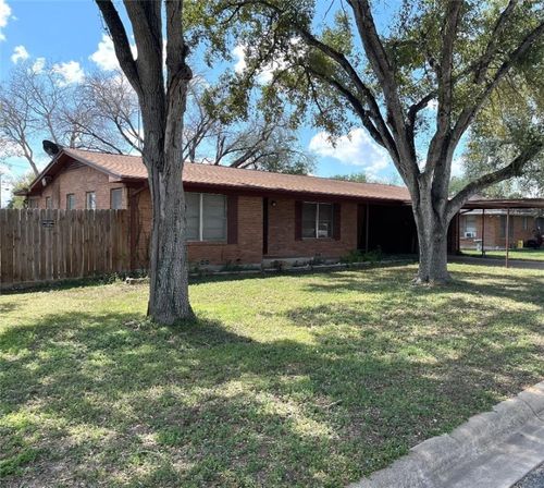 911 Mike St, George West, TX, 78022-3471 | Card Image