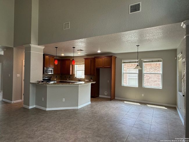 10717 Barnsford Ln, House other with 4 bedrooms, 4 bathrooms and null parking in Helotes TX | Image 8