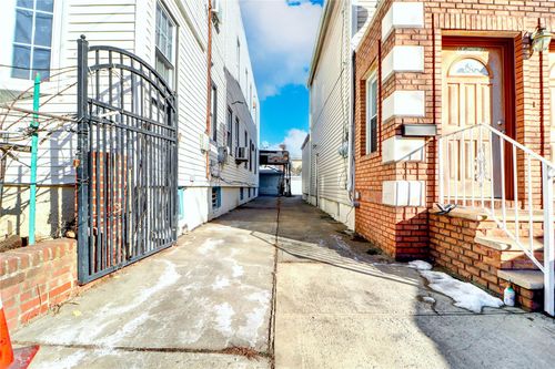 86 125th St, Richmond Hill, NY, 11418 | Card Image