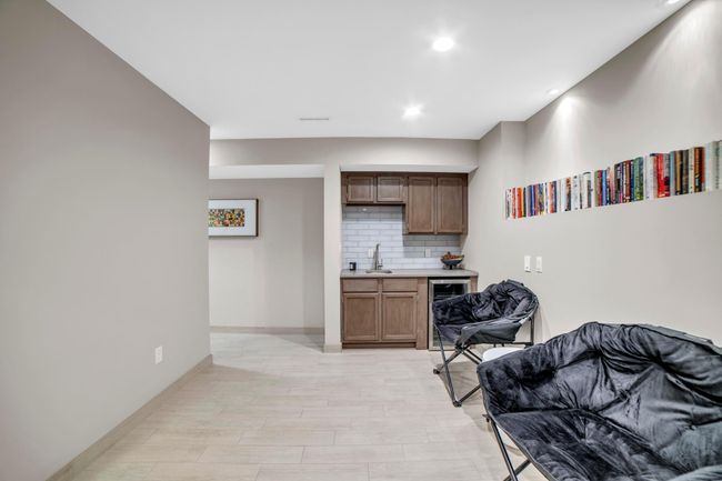 Lower level flex space | Image 36