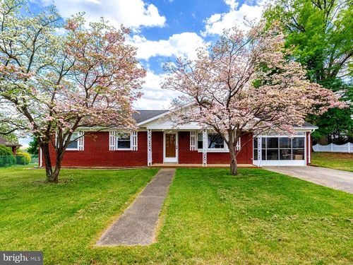 25 Woodland Park Dr, Luray, VA, 22835-1103 | Card Image