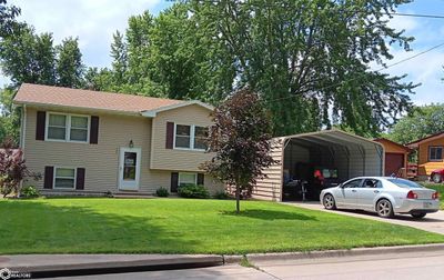 904 15th Avenue E, Home with 4 bedrooms, 1 bathrooms and null parking in Oskaloosa IA | Image 2