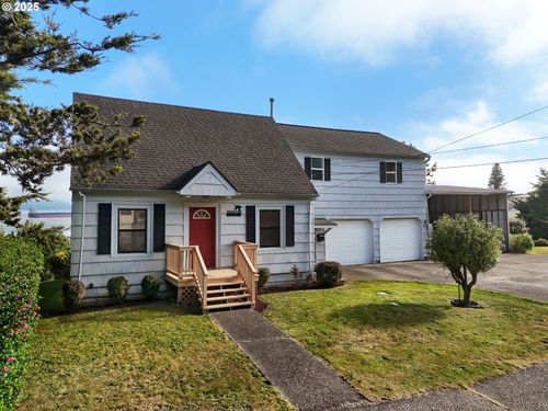 3168 Harrison Ave, Astoria, OR, 97103-2743 | Card Image