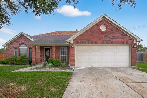 3717 Pin Oak Dr E, Pearland, TX, 77581-6157 | Card Image