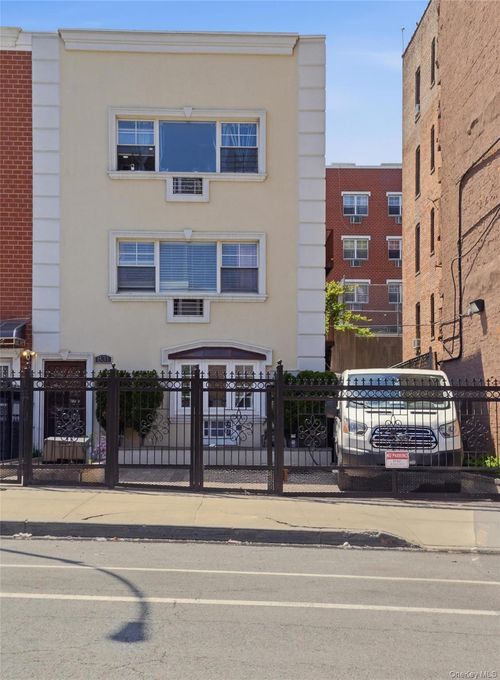 831 Longfellow Ave, Bronx, NY, 10474-4801 | Card Image