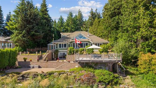 7602 Ships Point Rd, Fanny Bay, BC, V0R1W0 | Card Image