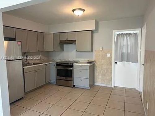 2-2407 Mckinley St, Hollywood, FL, 33020-3075 | Card Image